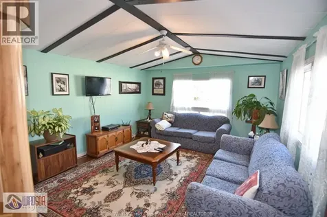 327 Regent Court Essex ON N8M 2Z2