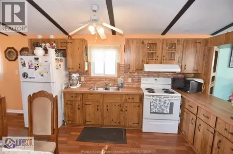 327 Regent Court Essex ON N8M 2Z2
