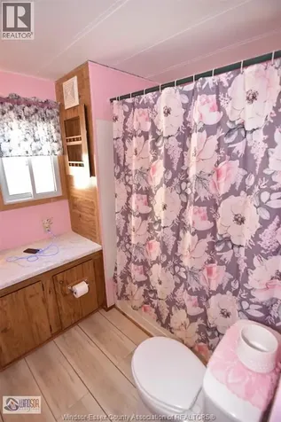 327 Regent Court Essex ON N8M 2Z2