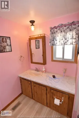 327 Regent Court Essex ON N8M 2Z2