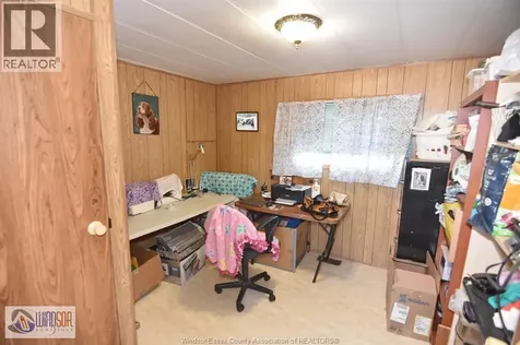 327 Regent Court Essex ON N8M 2Z2