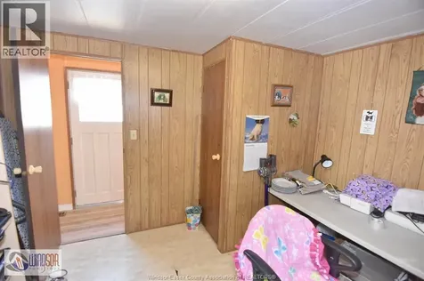 327 Regent Court Essex ON N8M 2Z2
