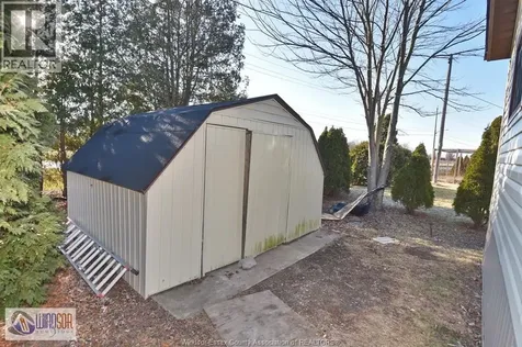 327 Regent Court Essex ON N8M 2Z2