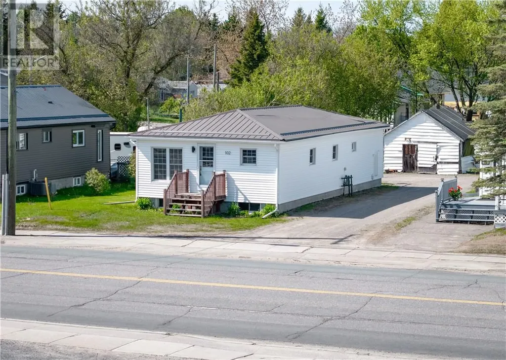 102 Cote Boulevard Hanmer ON P3P 1X5