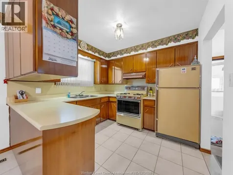 14 Roger Street Leamington ON N8H 3N9