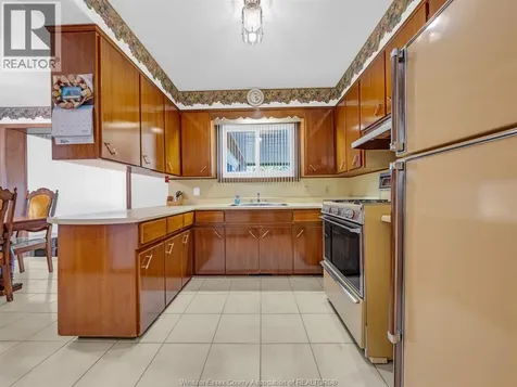 14 Roger Street Leamington ON N8H 3N9