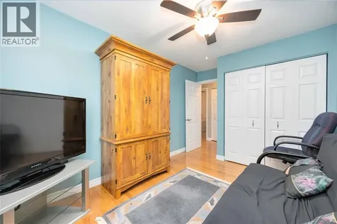 222 Thames Crescent Sarnia ON N7S 5C9