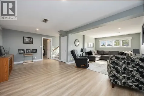 222 Thames Crescent Sarnia ON N7S 5C9