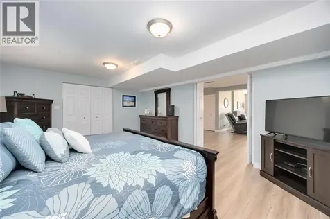 222 Thames Crescent Sarnia ON N7S 5C9