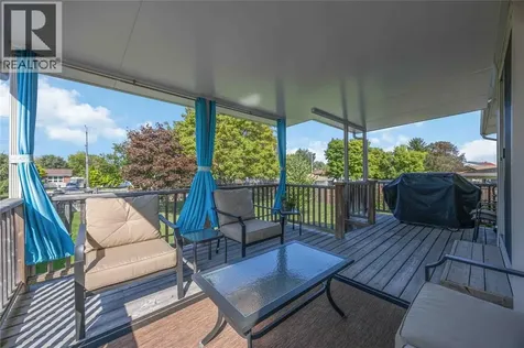 222 Thames Crescent Sarnia ON N7S 5C9