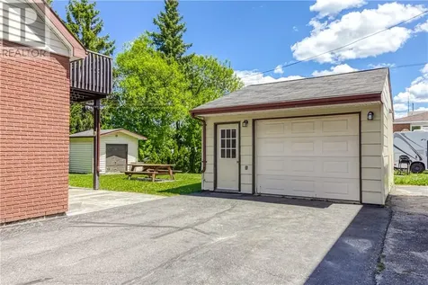 488 Clinton Avenue Sudbury ON P3B 2S6