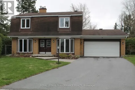 15 Hallowell Court Ottawa ON K2H 8N4