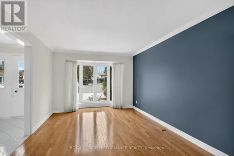 15 Hallowell Court Ottawa ON K2H 8N4