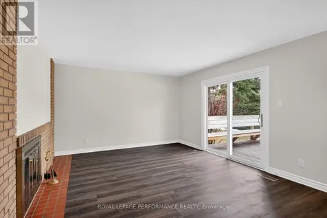 15 Hallowell Court Ottawa ON K2H 8N4