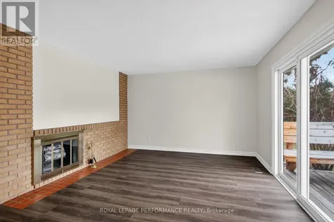 15 Hallowell Court Ottawa ON K2H 8N4