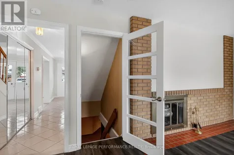 15 Hallowell Court Ottawa ON K2H 8N4