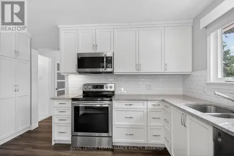 15 Hallowell Court Ottawa ON K2H 8N4