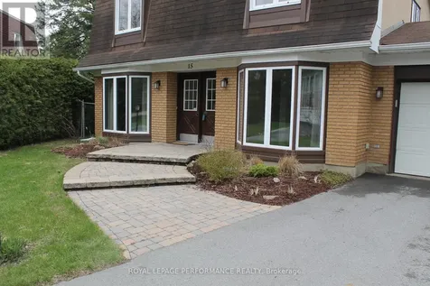 15 Hallowell Court Ottawa ON K2H 8N4