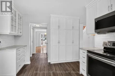 15 Hallowell Court Ottawa ON K2H 8N4