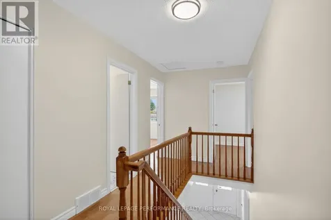 15 Hallowell Court Ottawa ON K2H 8N4