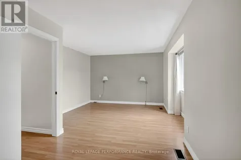15 Hallowell Court Ottawa ON K2H 8N4