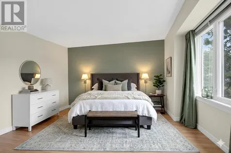 15 Hallowell Court Ottawa ON K2H 8N4