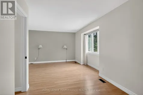 15 Hallowell Court Ottawa ON K2H 8N4