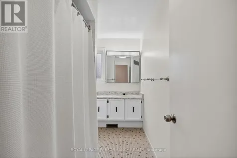 15 Hallowell Court Ottawa ON K2H 8N4