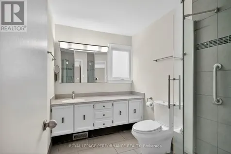 15 Hallowell Court Ottawa ON K2H 8N4