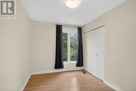 15 Hallowell Court Ottawa ON K2H 8N4
