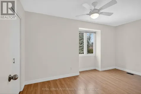 15 Hallowell Court Ottawa ON K2H 8N4