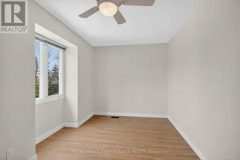 15 Hallowell Court Ottawa ON K2H 8N4