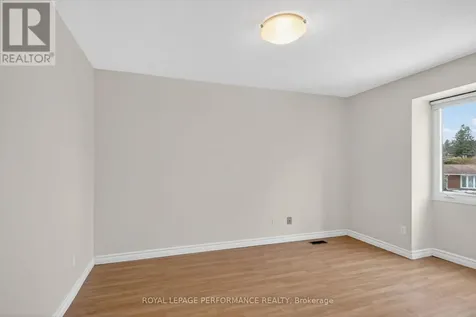 15 Hallowell Court Ottawa ON K2H 8N4