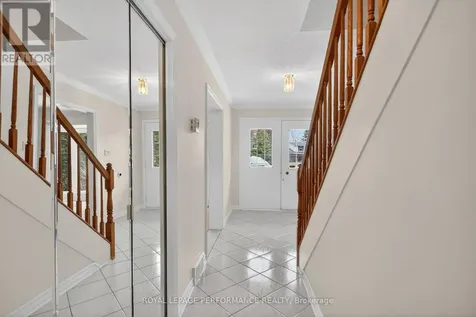 15 Hallowell Court Ottawa ON K2H 8N4