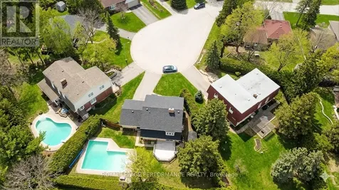 15 Hallowell Court Ottawa ON K2H 8N4