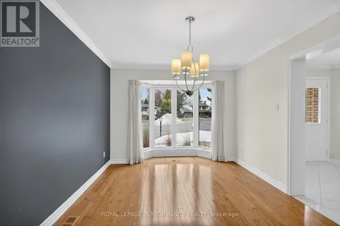 15 Hallowell Court Ottawa ON K2H 8N4