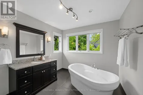 30 Castlethorpe Crescent Ottawa ON K2G 5P7