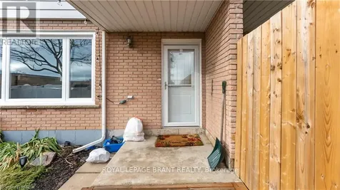 52 Ewing Drive Brantford ON N3R 5H8