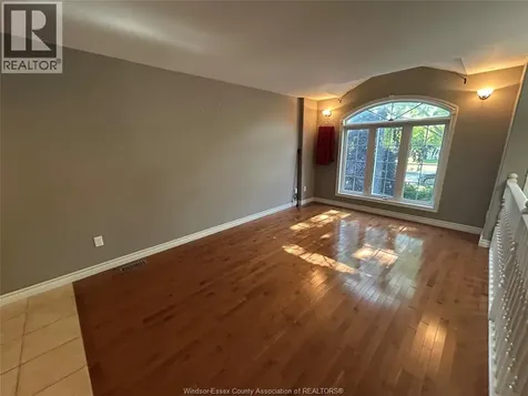 4665 Fontana Avenue Windsor ON N9G 3E1
