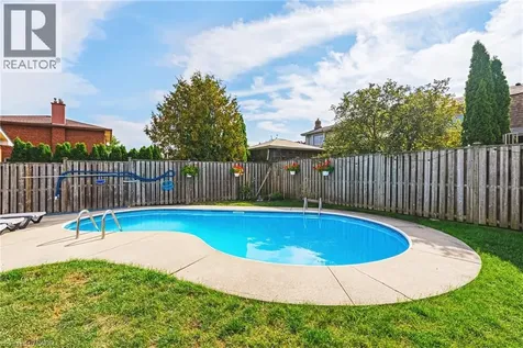 16 Apex Court Stoney Creek ON L8J 1J2