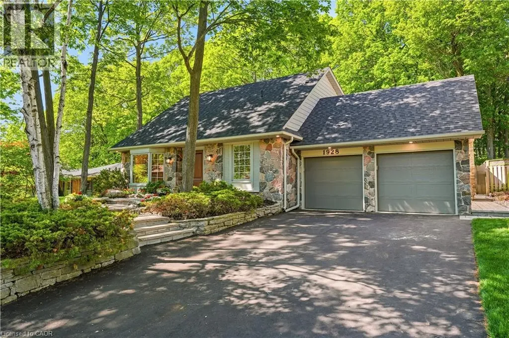 1928 Four Seasons Drive Burlington ON L7P 2Y1