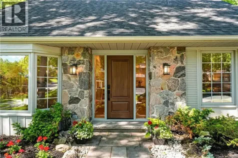 1928 Four Seasons Drive Burlington ON L7P 2Y1