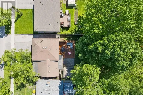 229 Ross Avenue Kitchener ON N2A 1V7