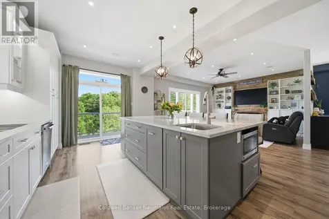 48 Newcastle Court Kitchener ON N2R 0G7