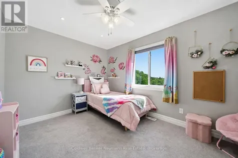 48 Newcastle Court Kitchener ON N2R 0G7