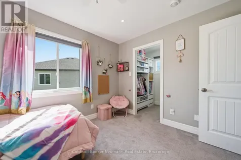 48 Newcastle Court Kitchener ON N2R 0G7