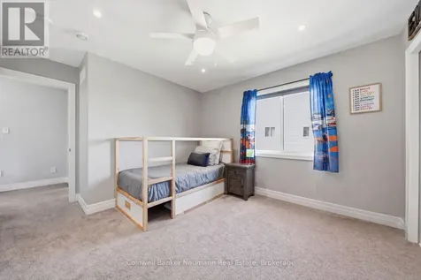 48 Newcastle Court Kitchener ON N2R 0G7