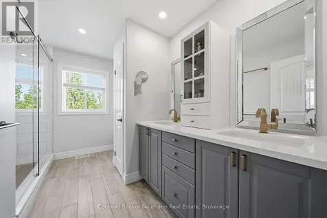 48 Newcastle Court Kitchener ON N2R 0G7