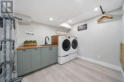 48 Newcastle Court Kitchener ON N2R 0G7