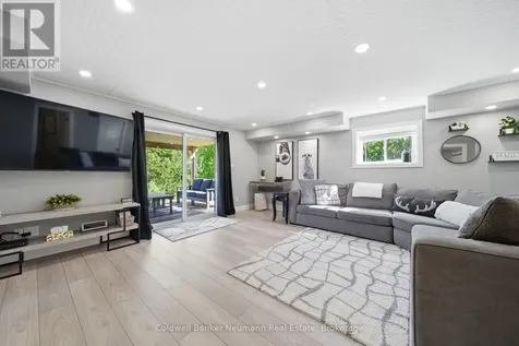48 Newcastle Court Kitchener ON N2R 0G7
